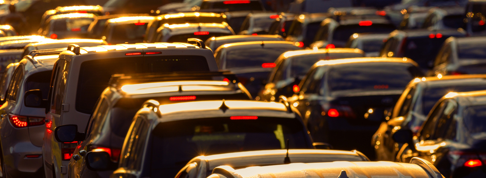 Cars along the 405 freeway in Los Angeles